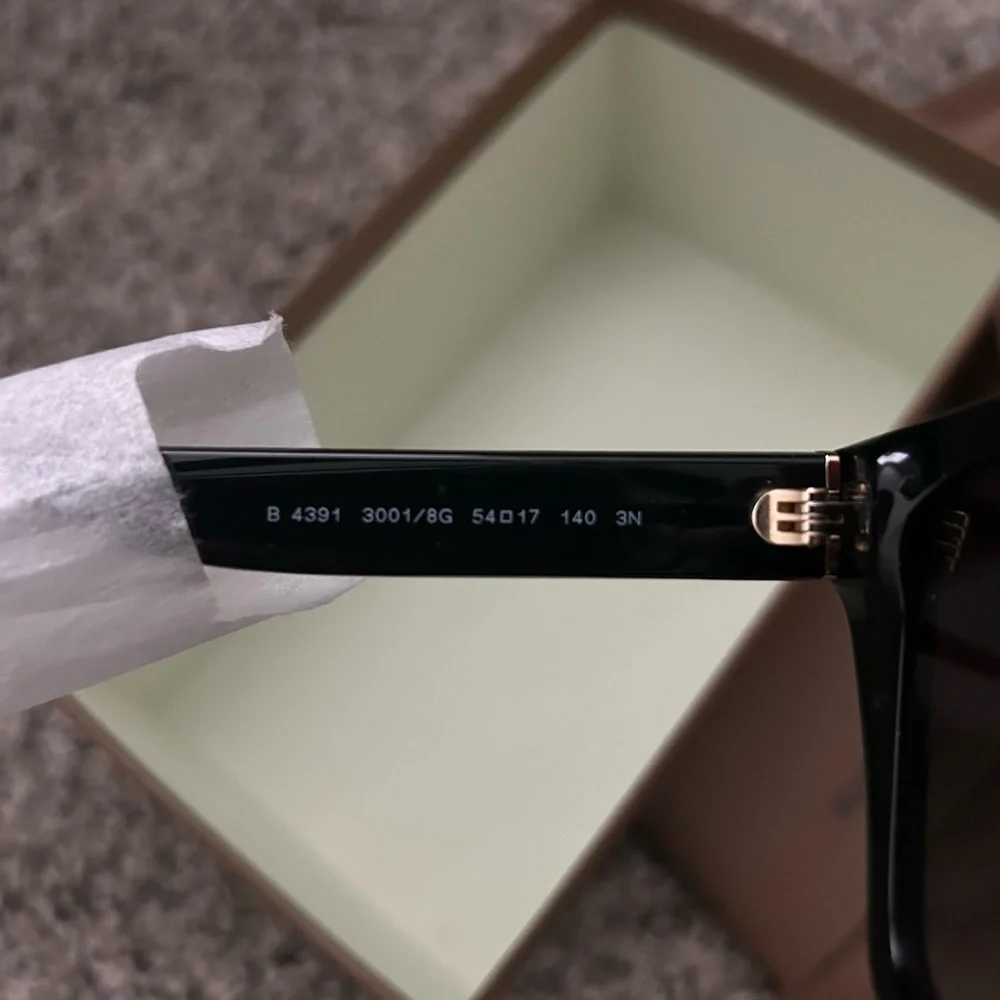 Burberry Arden sunglaases - Picture 6 of 10